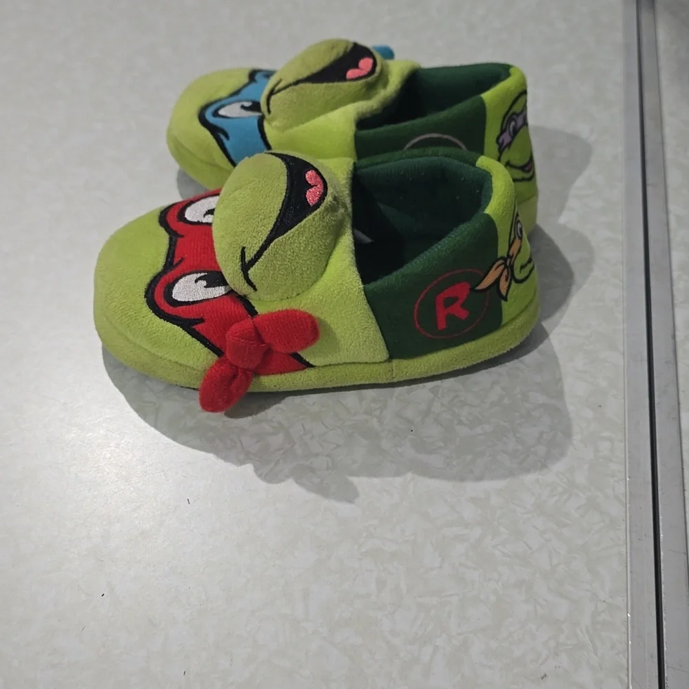Teenage Mutant‎ Ninja Turtle Slippers Size 7/8